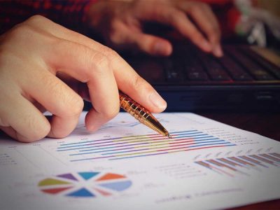 Why is there such a big difference between the industry average and benchmark profit margins?
